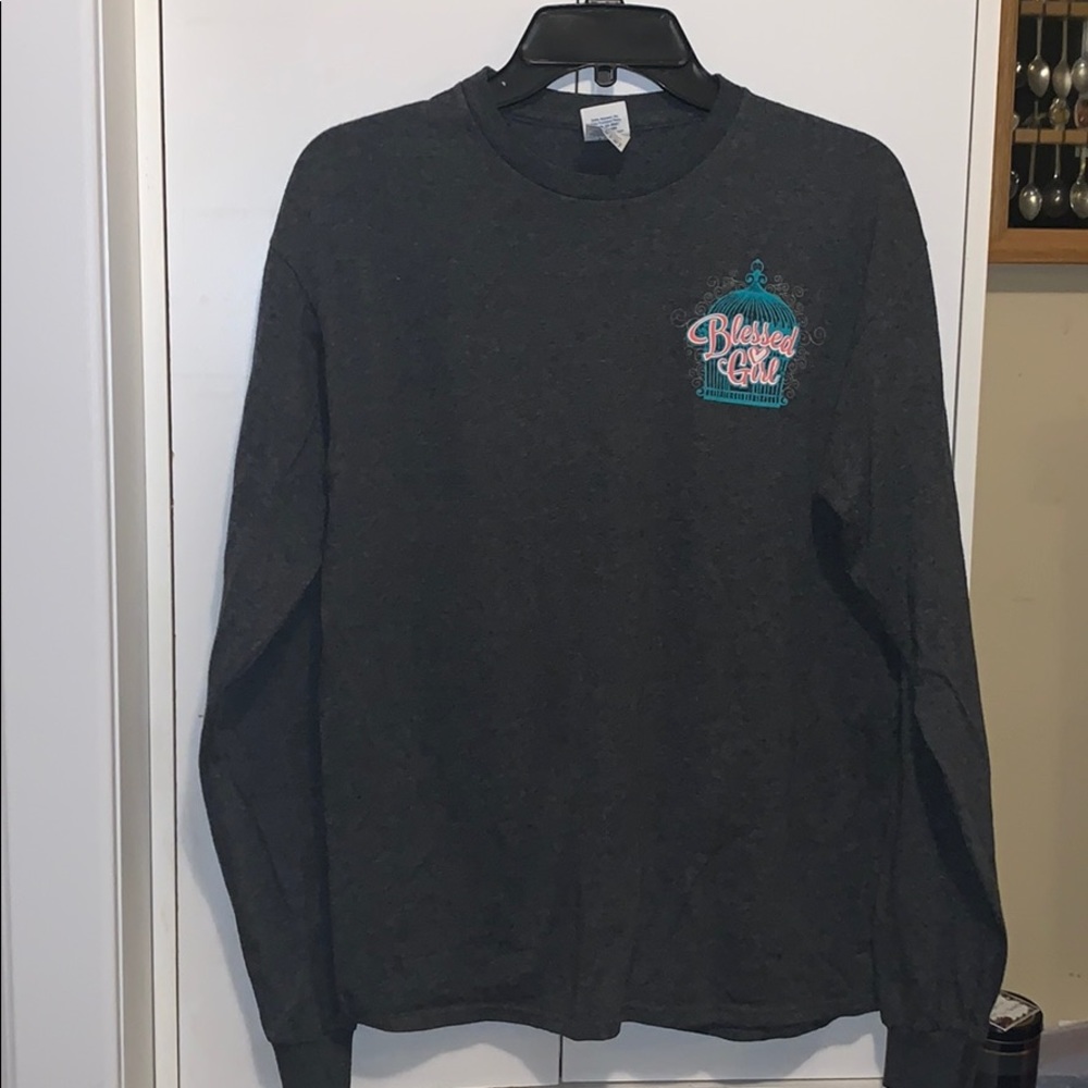 Long sleeve shirt.